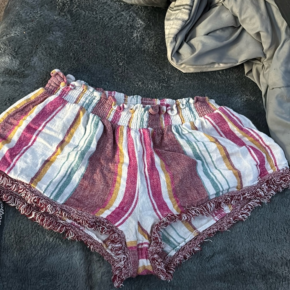 Pink blue white shorts!
Size M!
Vanillastar